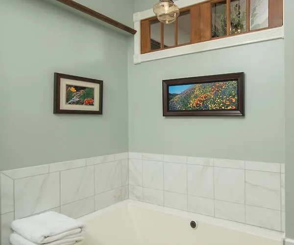 Bed and breakfast Jail Hill 4*